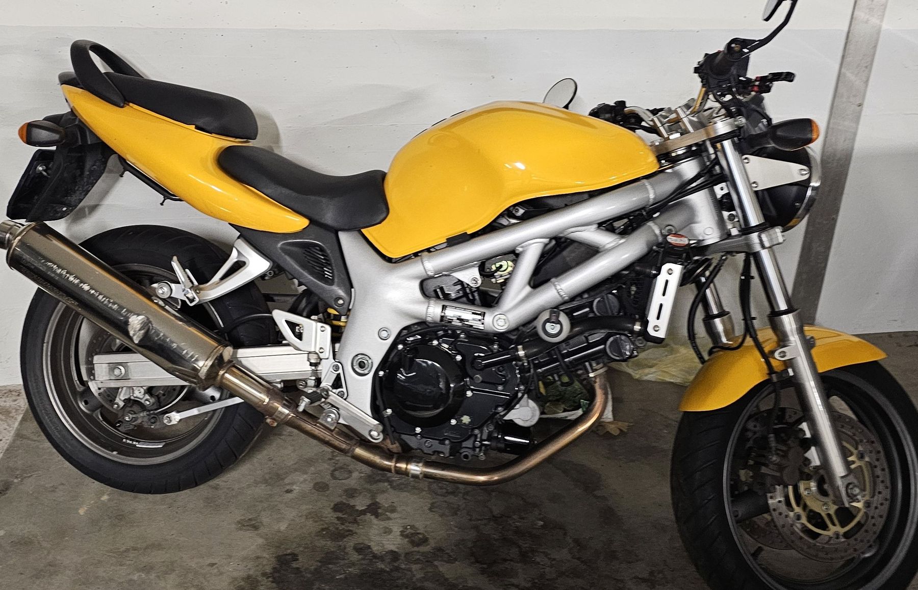 Gelbe Suzuki SV 650 - Sofort